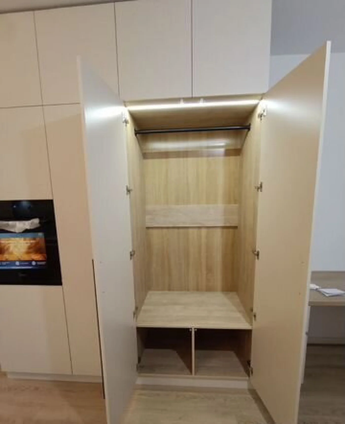 Угловая кухня из пластика на заказ с 3D-проектом
